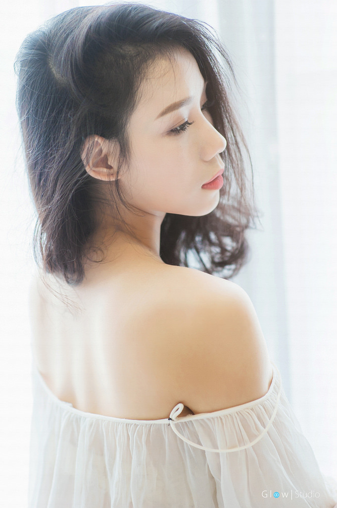 女人张开腿让男人添